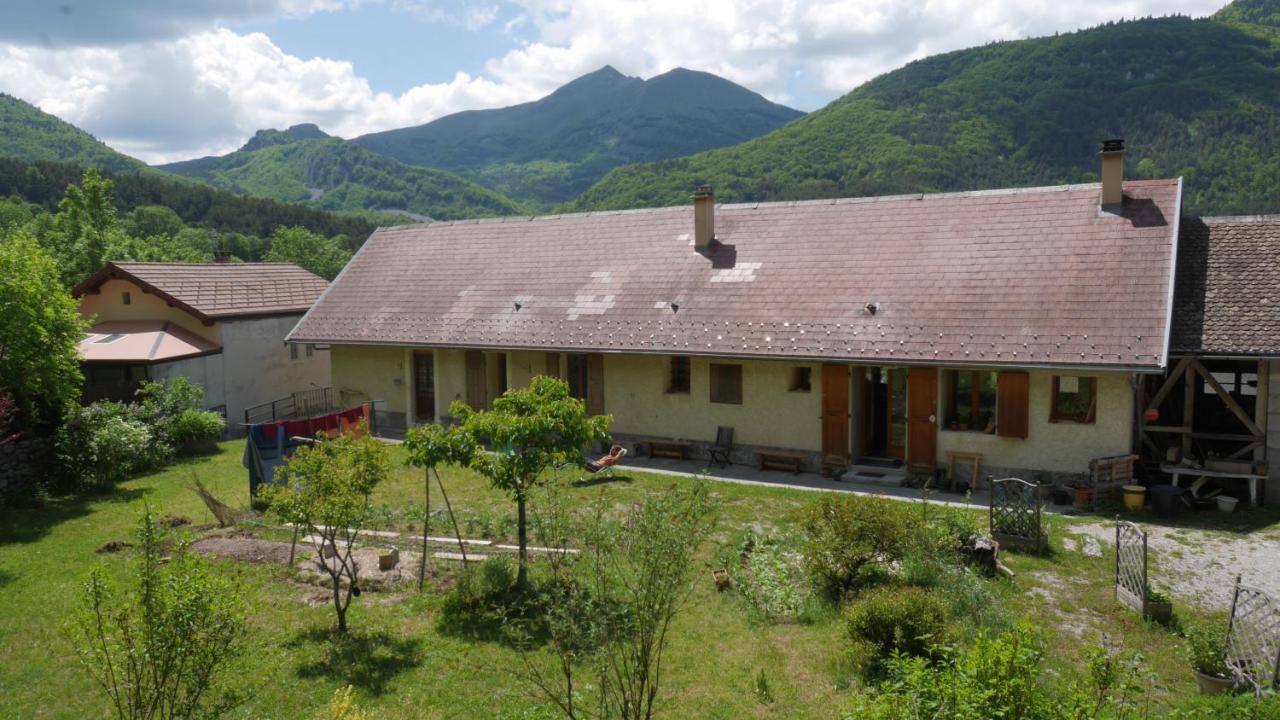 Chambres Et Table D'Hote Le Petit Radis Lus-la-Croix-Haute Esterno foto